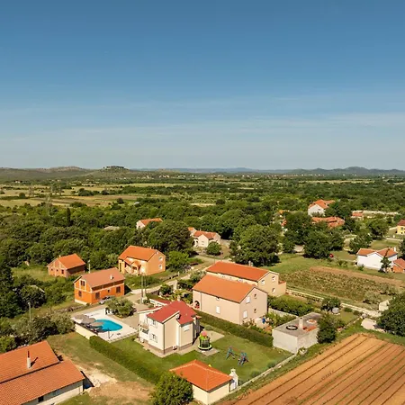 Sami Zadarvillas *