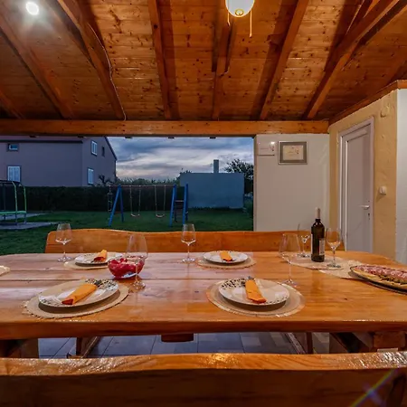 فيلة Sami Zadarvillas Pristeg