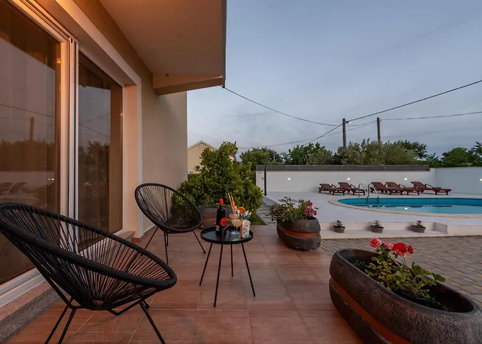 Sami Zadarvillas וילה