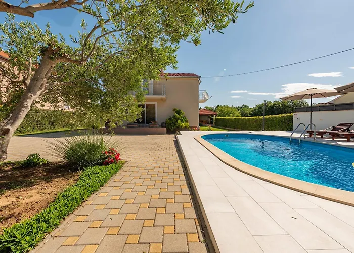 Sami Zadarvillas וילה