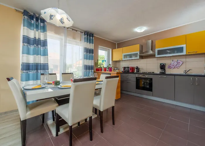 Sami Zadarvillas וילה Pristeg